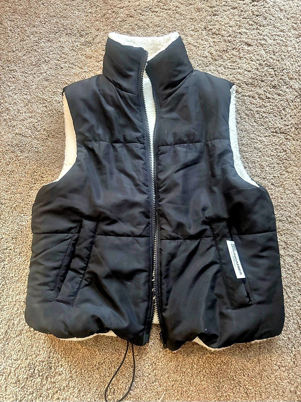 No Boundaries Reversible Puffer Vest in Black & White Womens xxs